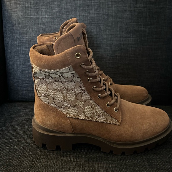 COACH CITYSOLE LACE UP BOOT IN SIGNATURE JACQUARD - Picture 2 of 10